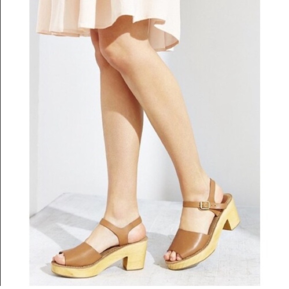 Urban Outfitters Leather Wood Platform Rita Clog Sandal size 9.5